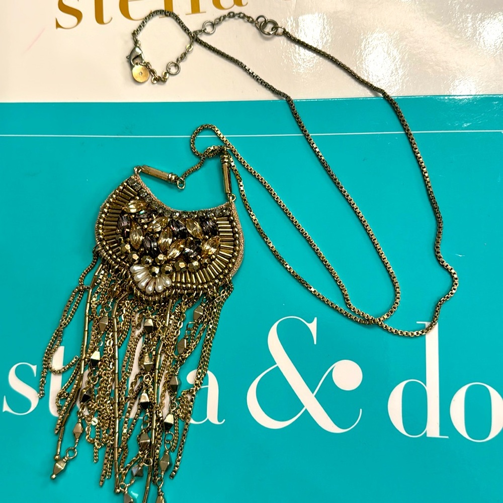 Well loved Stella and dot statement necklace